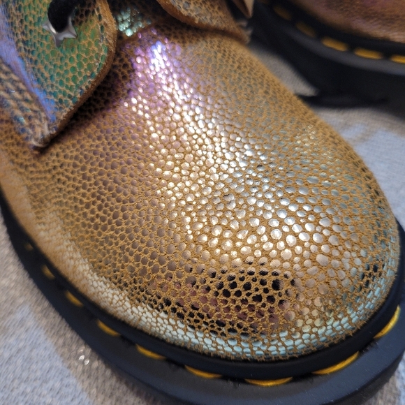 NWT Dr. Martens 1460 Rainbow Ray Sand Rainbow Ray UK 4 (US Women's 6) M - Picture 9 of 9